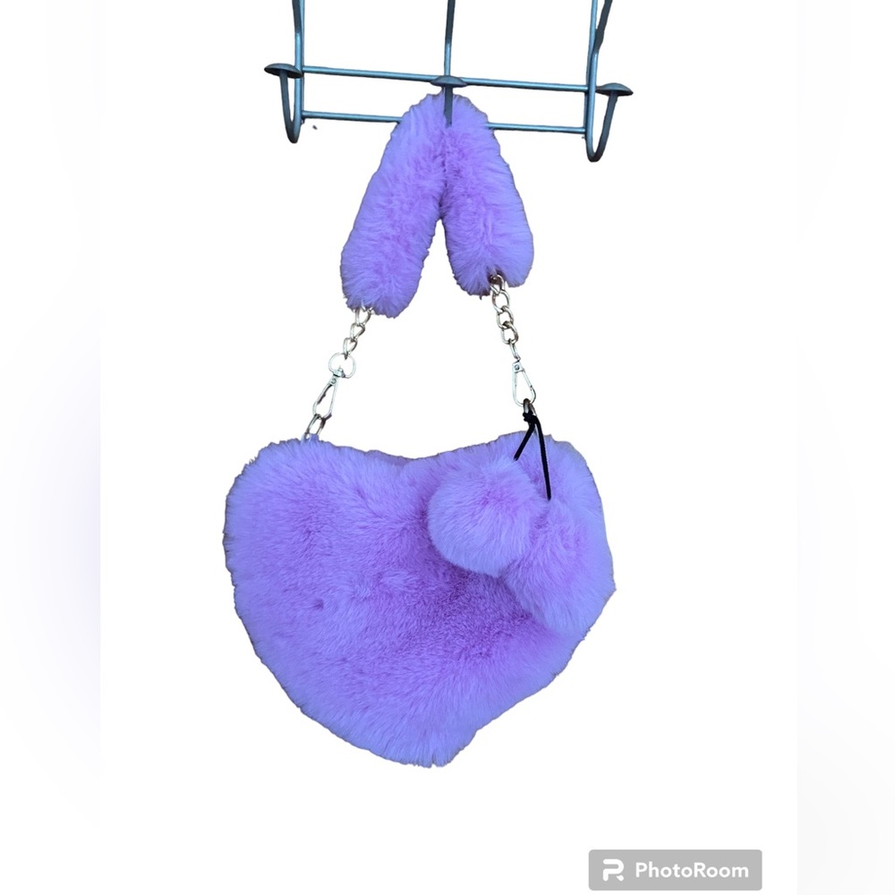 FUZZY HEART SHAPED PURSE
